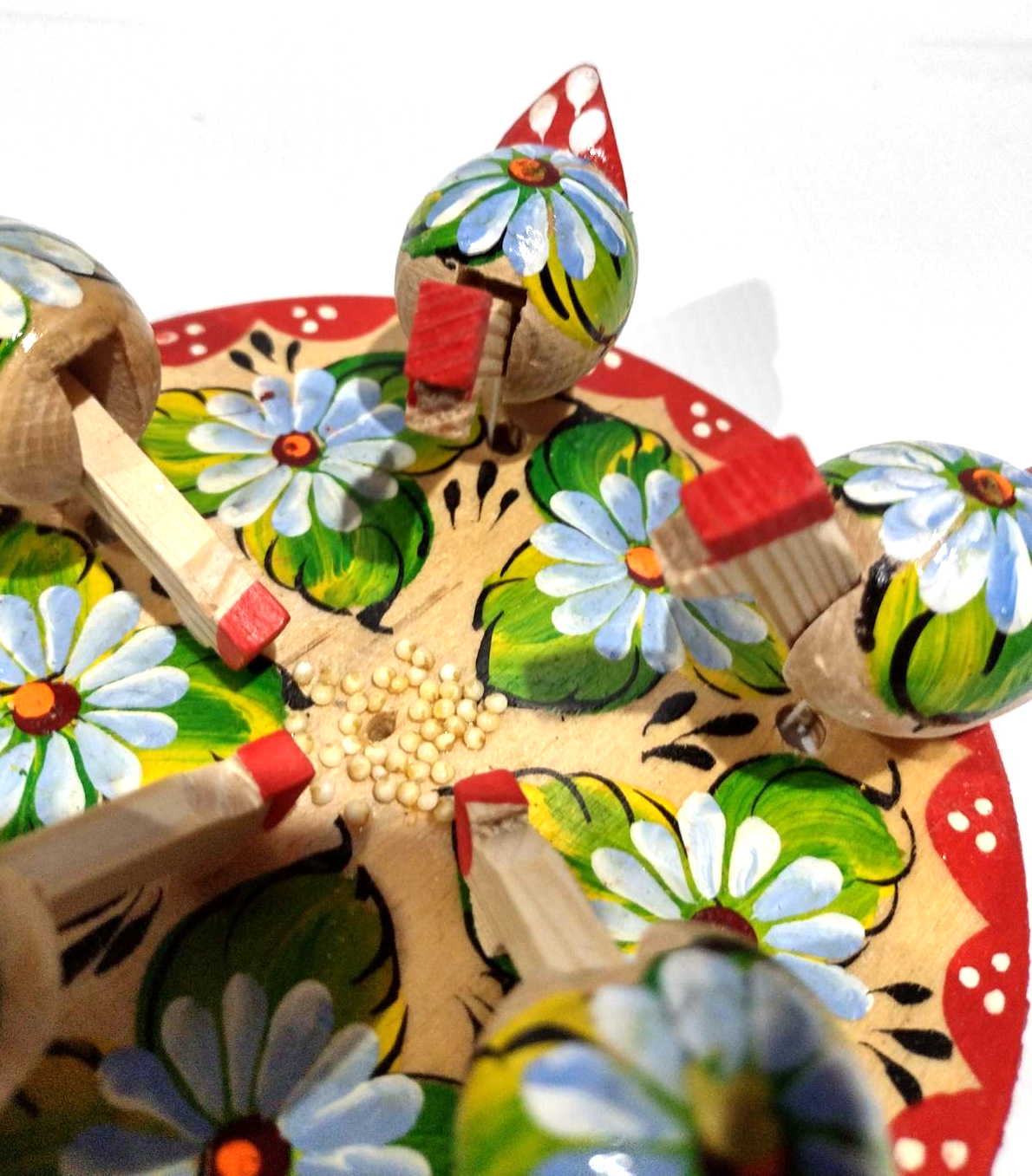 Bogorodsky Toy - Pecking Hens, Five Hens & Blue Daisies