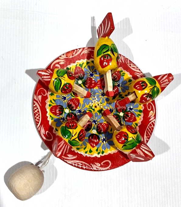 Bogorodsky Toy - Pecking Hens, Five Yellow Hens, Strawberries & Cornflowers