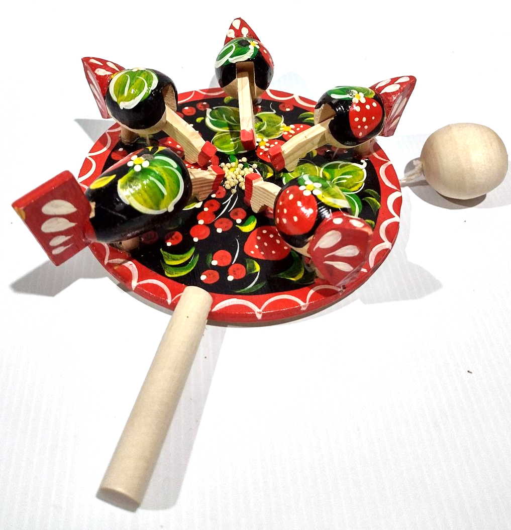 Bogorodsky Toy - Pecking Hens, Five Black Hens, Strawberry Patch