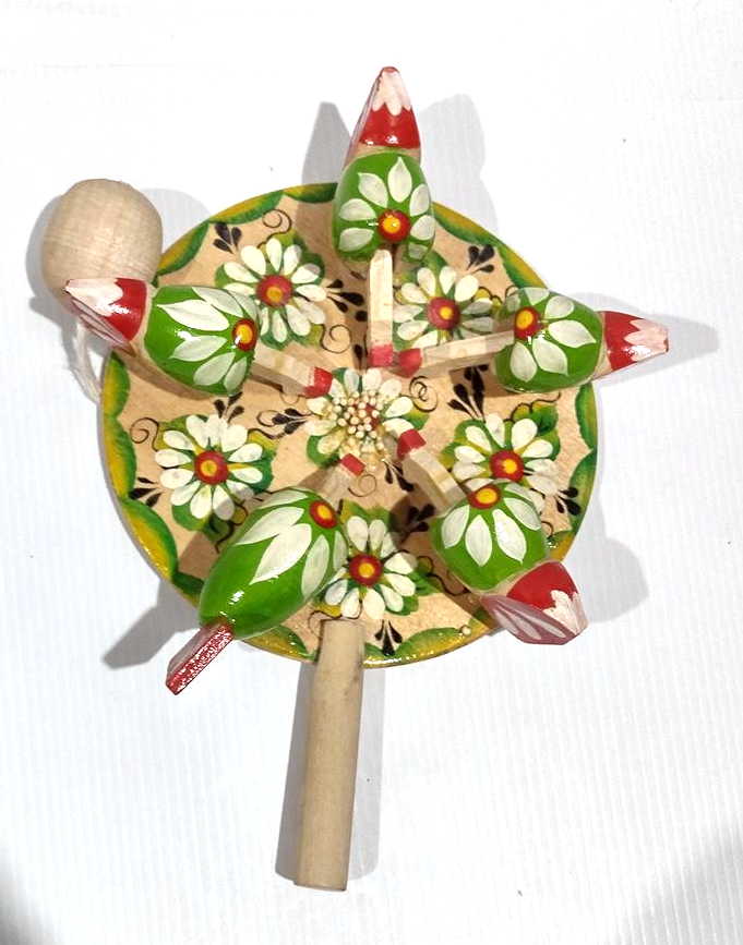 Bogorodsky Toy - Pecking Hens, Five Green Hens & Daisies