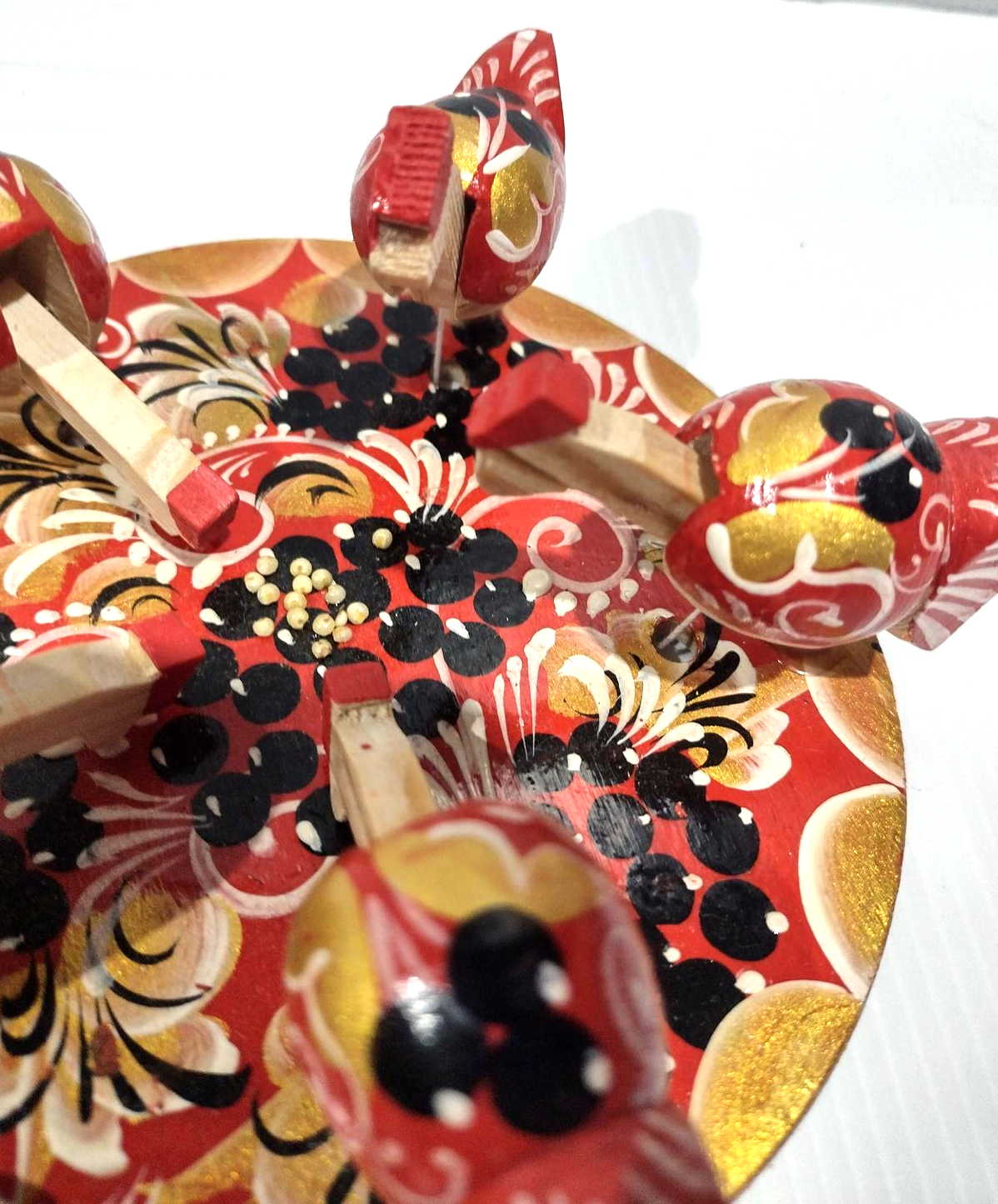Bogorodsky Toy - Pecking Hens, Five Red Hens, Blackcurrants & Gold