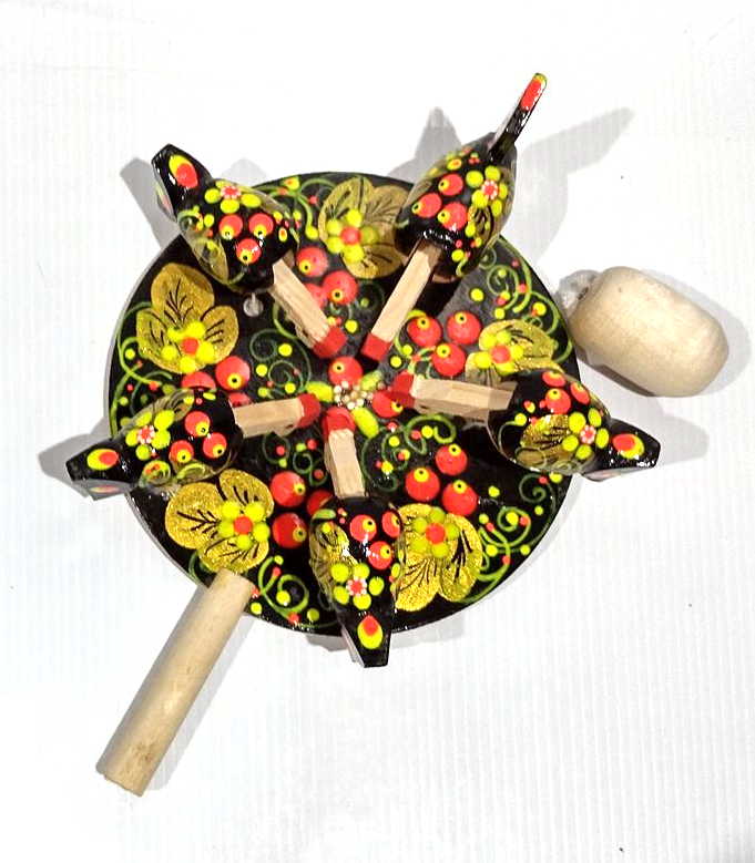 Bogorodsky Toy - Pecking Hens, Five Black Hens, Lime & Coral Berries