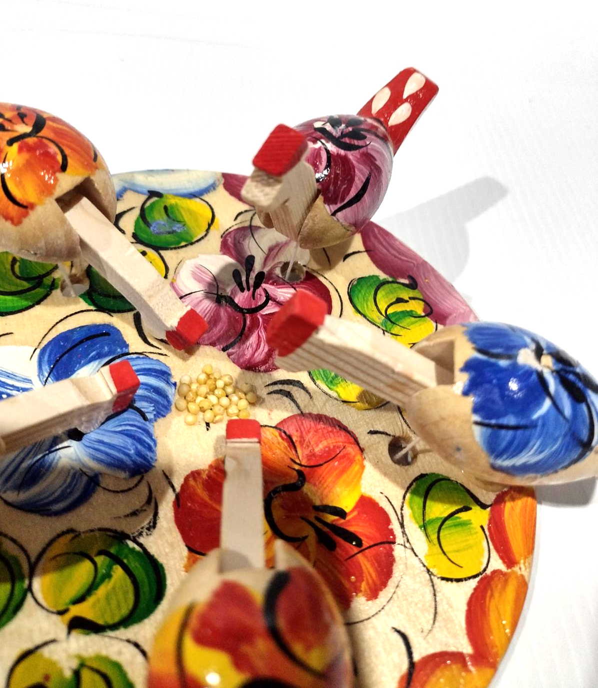 Bogorodsky Toy - Pecking Hens, Five Rainbow Hens & Pansies