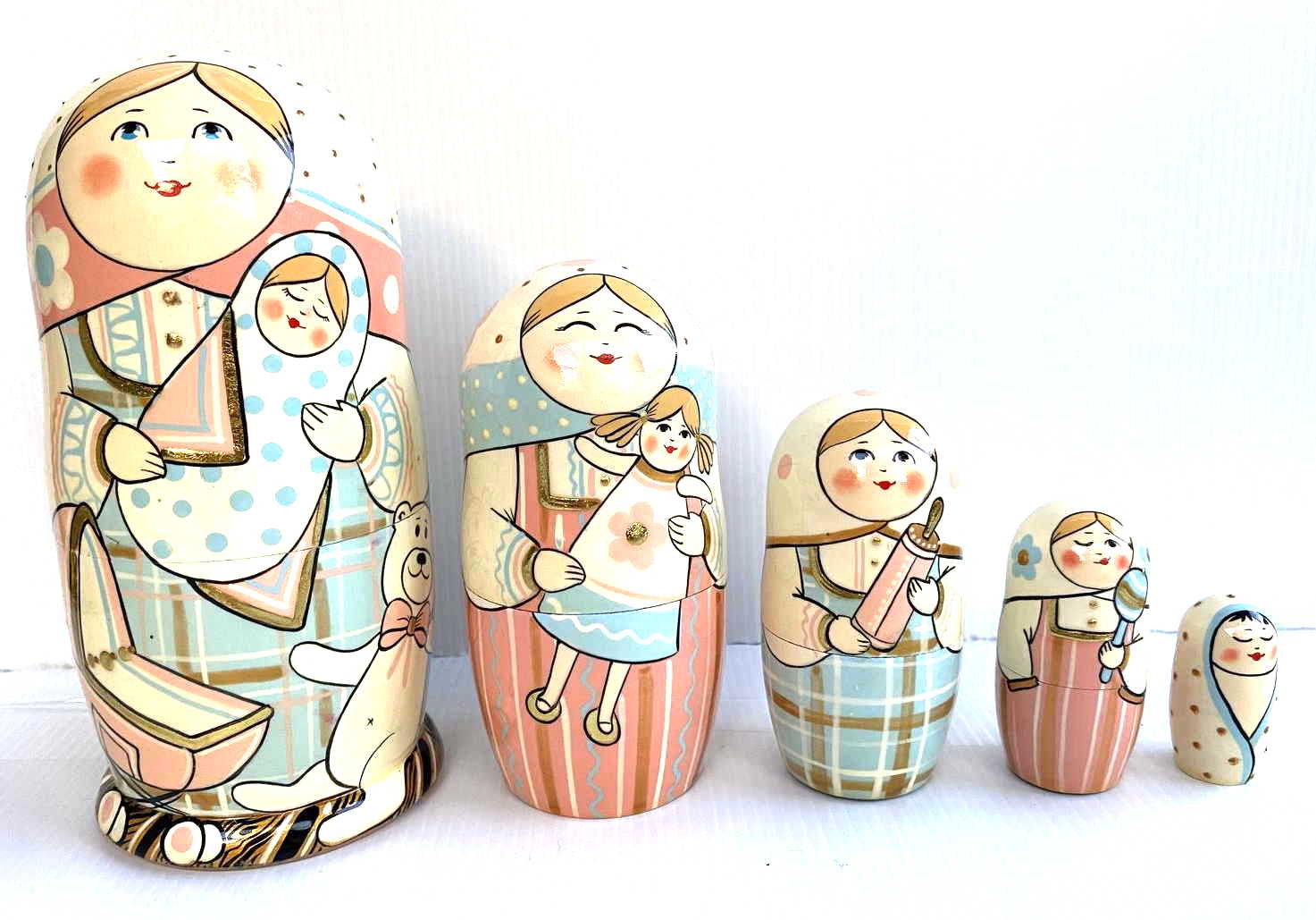 Pastel Mother & Child Nesting Dolls - 5 Nested Set