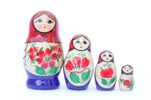 Vyatka Matryoshka, Purple & red scarf straw - 4 Nested